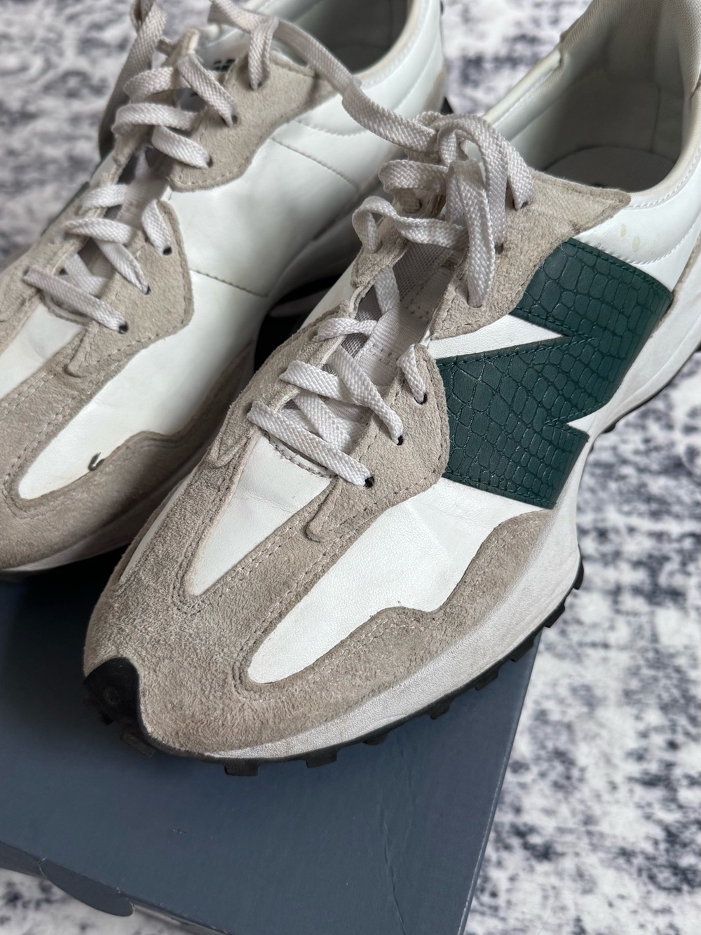 New Balance Women's 327 Mode De View White GREEN Sneakers - excellent!